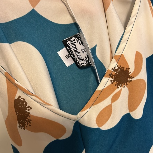 Manuheali’i Jumpsuit (M) - Picture 2 of 5